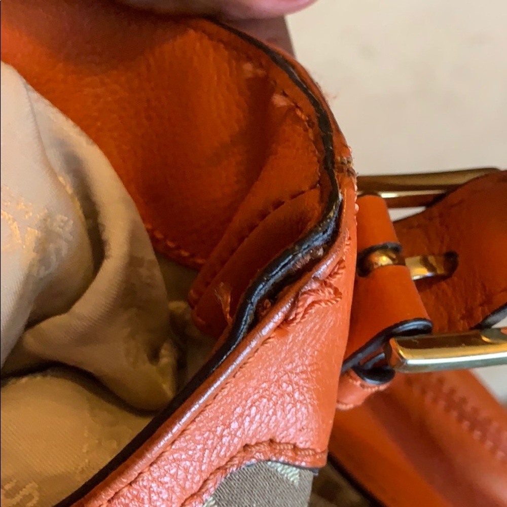 Micheal Kors Purse - Picture 6 of 8